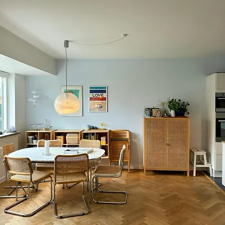 Townhouse With Art And Terrace